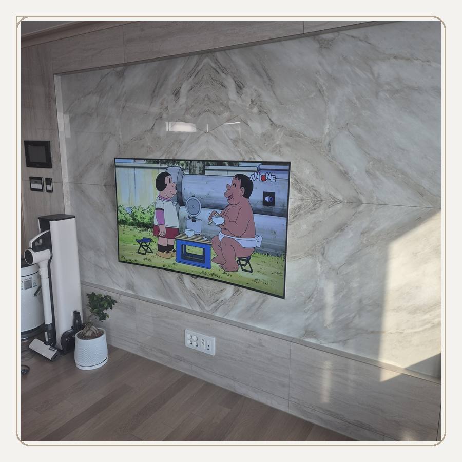 루원시티 벽걸이TV